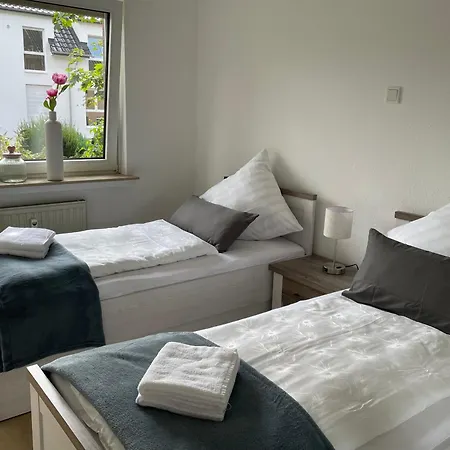 Ferienwohnung Sieben, Zentral Gelegene Mit Tiefgaragenstellplatz Бад-Эйнхаузен Экстерьер фото