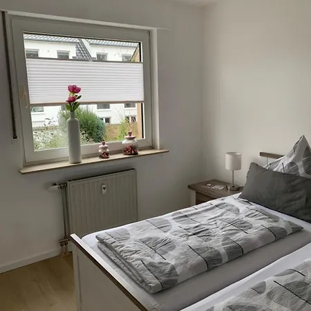 Ferienwohnung Sieben, Zentral Gelegene Mit Tiefgaragenstellplatz Бад-Эйнхаузен Экстерьер фото