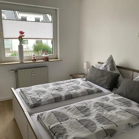 Ferienwohnung Sieben, Zentral Gelegene Mit Tiefgaragenstellplatz Бад-Эйнхаузен Экстерьер фото